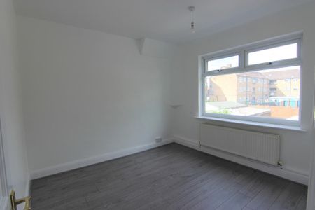 4 bedroom terraced house to rent - Photo 4