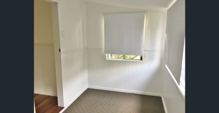 Great fully fenced family home with double shed - Photo 4