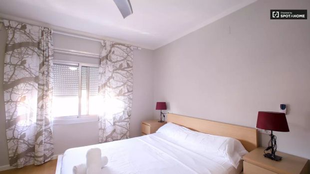Single Bed in Room in a shared 4-bedroom apartment for rent in L'Illa Perduda - Photo 1