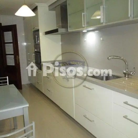 Apartamento en alquiler en Avenida de Castrelos, cerca de Avenida de Fragoso - Photo 1