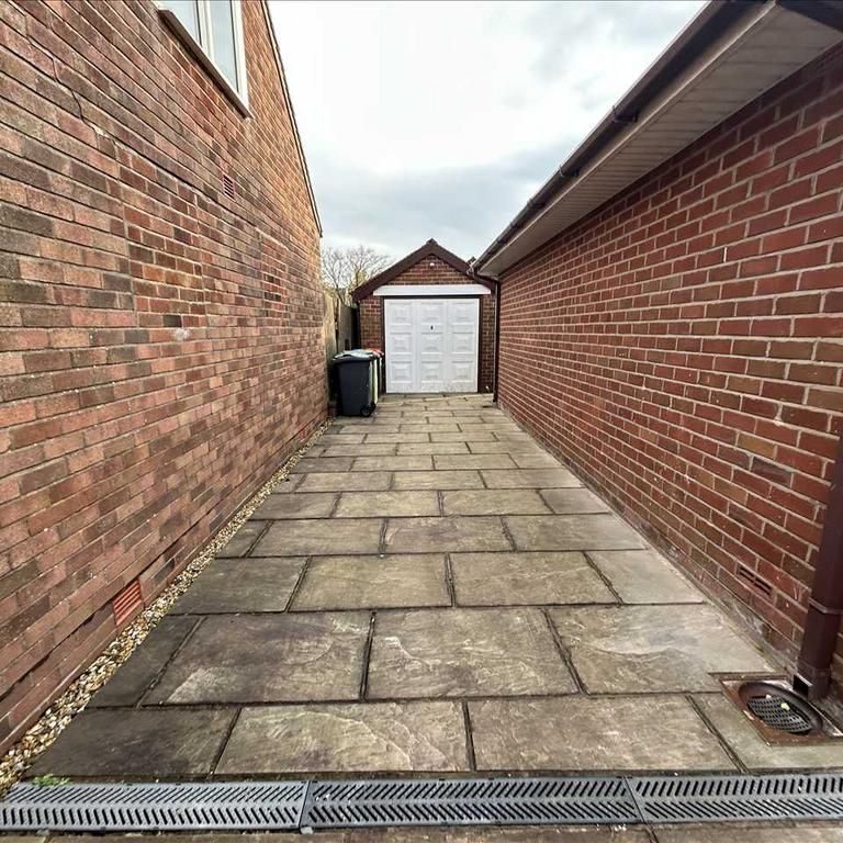 3 bedroom bungalow to rent - Photo 1