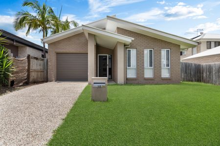 10 Wallarah Parade, North Lakes QLD 4509 - House For Rent - $675 | Domain - Photo 3