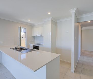 Family Friendly 4 Bedroom Home In Great Location - Photo 1