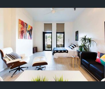 Light-Filled Studio Apartment with Courtyard in Boutique Victorian ... - Photo 3