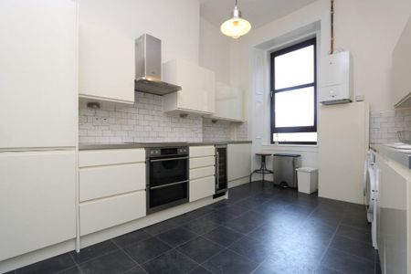 3 bedroom flat to rent - Photo 3