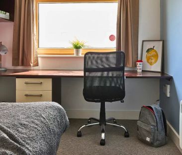 Accessible Classic En-suite - Photo 6