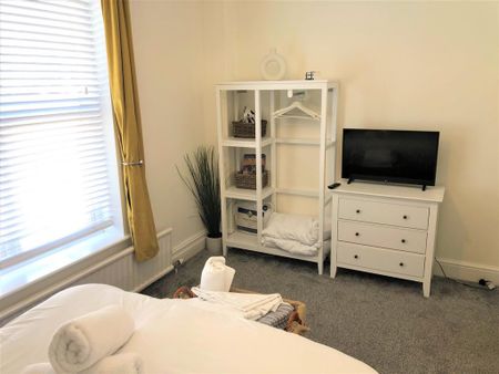 1 bedroom ground floor flat to rent - Photo 4