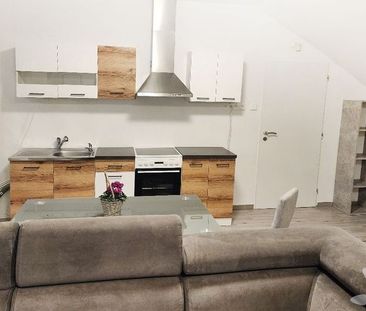 Ponúkame na prenájom veľký 2 izbový apartmán na Južnej triede. - Fotografia 5