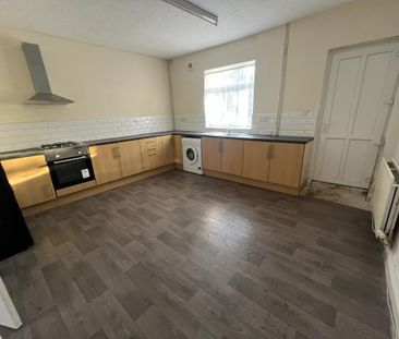 2 bedroom terraced house to rent - Photo 4