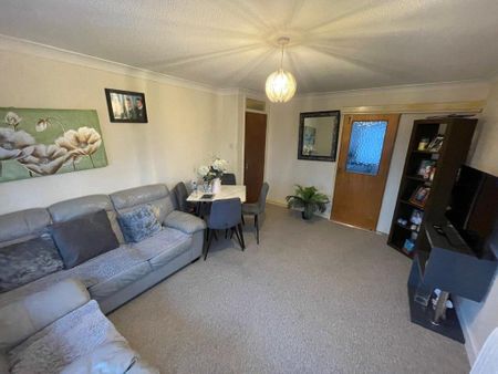 Lovell Court, Eastbourne - Two-bedroom Flat - Photo 5