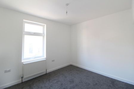 3 bedroom end of terrace house to rent - Photo 3