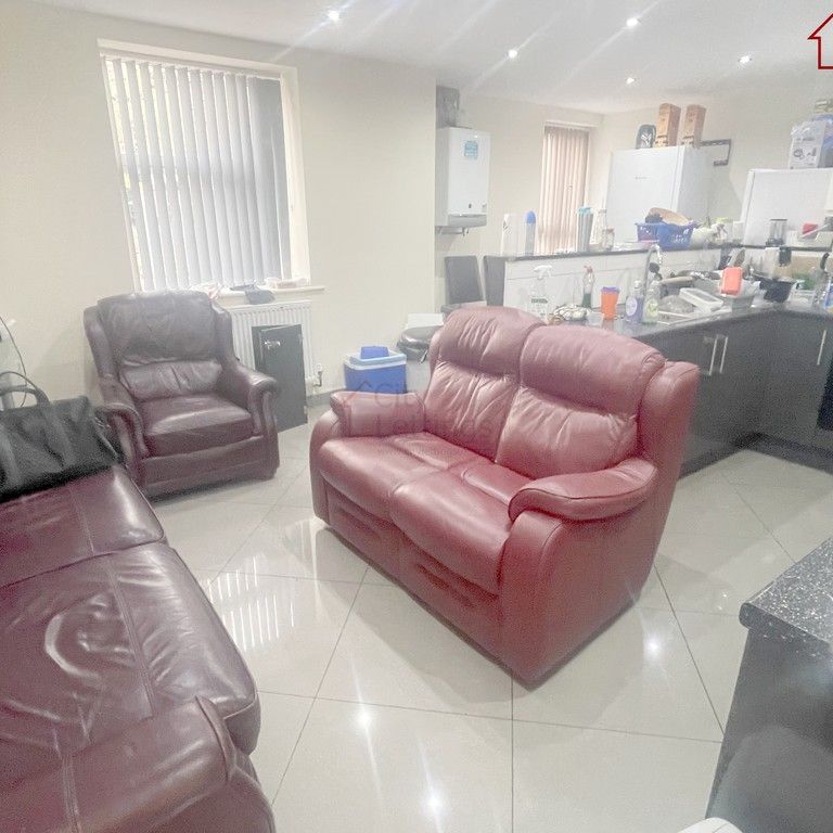 8 Bedroom Shared Flat - Photo 1