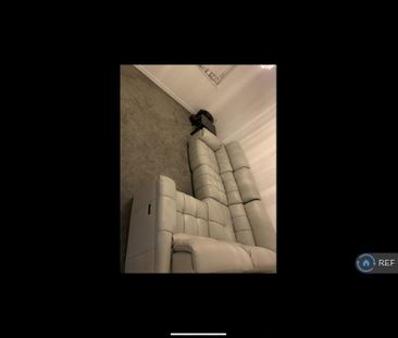 3 bedroom end of terrace house to rent - Photo 2