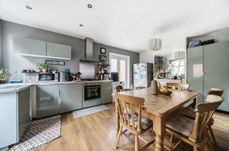 3 bedroom semi-detached house to rent - Photo 3