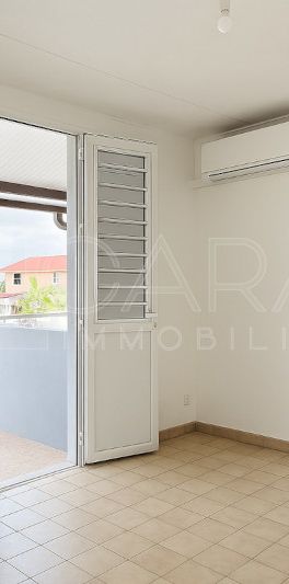 Location Appartement 2 pièces 50m² MACOURIA 97355 - Photo 1