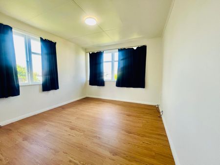 PAPAKURA, 4 BEDROOMS - Photo 4