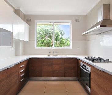 OVERSIZED ONE BEDROOM UNIT WITH LEAFY OUTLOOK - Photo 4