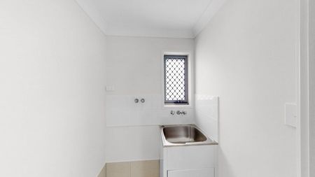 NEAR NEW 3 Bed Townhouse CONVENIENT Location - Photo 5