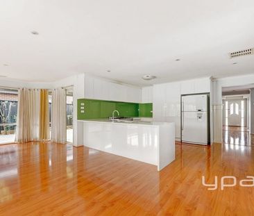 Stylish and Spacious Family Home in a Prime Location! - Photo 3