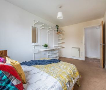2 Bed Flat, Admiral Street, LS11 - Photo 2
