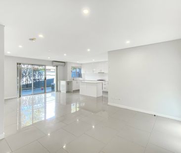 Modern 3 Bedtoom Townhouse! - Photo 2