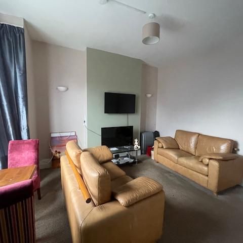 1 bedroom in a house share to rent - Photo 1