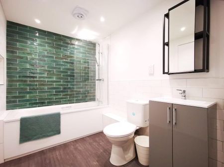 3 bedroom flat to rent - Photo 3