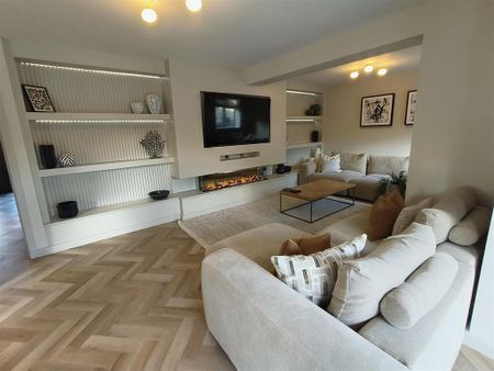 4 bedroom detached house to rent - Photo 2