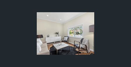 Renovated double brick home of contemporary appeal - Photo 2