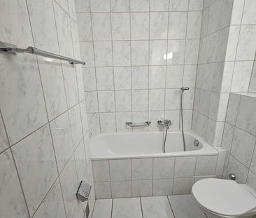 Two-and-a-half-room apartment on the first floor - Photo 3