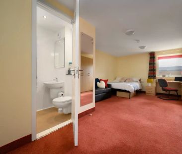 4 Bed Deluxe - Photo 3