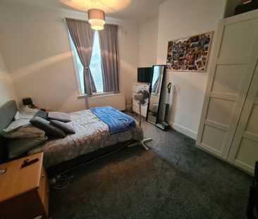 2 Bed - 37 Christopher Road, Woodhouse, Leeds - LS6 2JX - Student - Photo 1