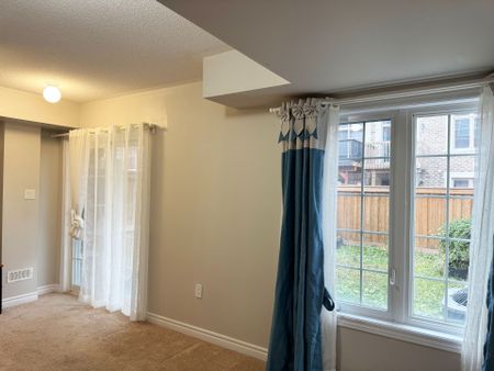 For Lease - 138 Farooq Boulevard, Vaughan, Ontario - Photo 3