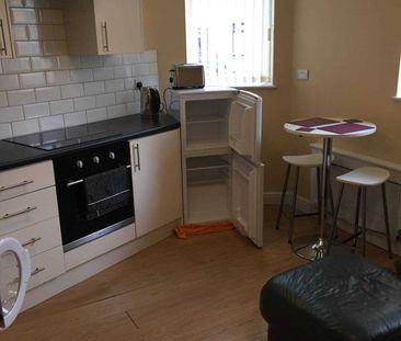 Price £680 pcm - Available Now - Part Furnished - Photo 3