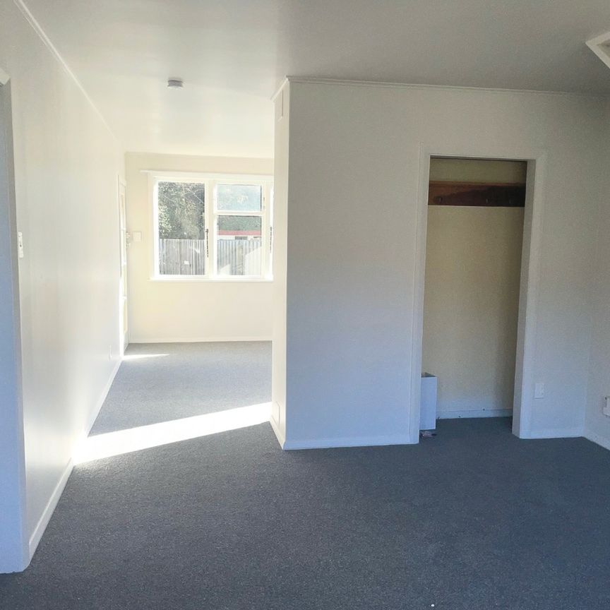 Tidy Unit Close to Town - Photo 1