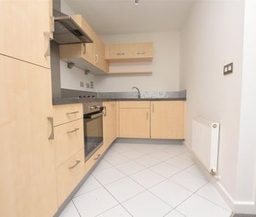 2 bedroom apartment to rent - Photo 3