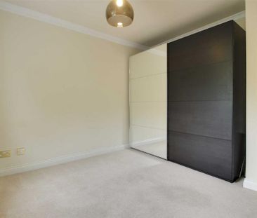4 bedroom detached house to rent - Photo 3