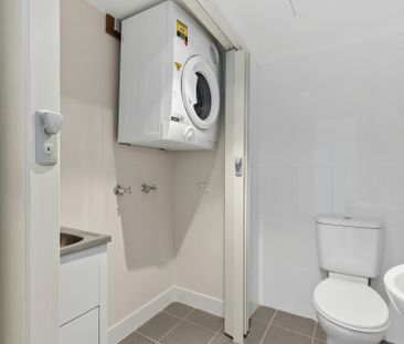 Stylish 2-Bedroom Apartment in Prime City Location - Photo 2