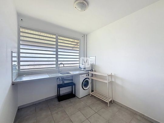 Location Appartement 2 pièces 41m² REMIRE MONTJOLY 97354 - Photo 1