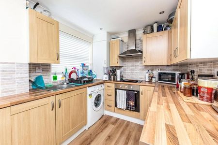 2 bedroom terraced house to rent - Photo 4