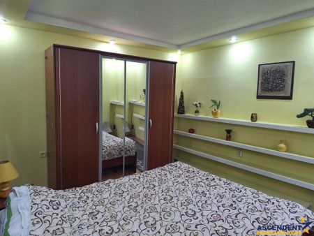 Proprietate cu stil distinct in Bartolomeu, dispusa pe doua - Photo 2