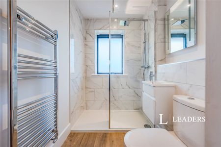 4 bedroom bungalow to rent Charlwood Road, Horley, Surrey, RH6 - Photo 5