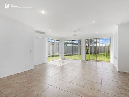 4 Bedroom House in Koala Beach - Photo 3