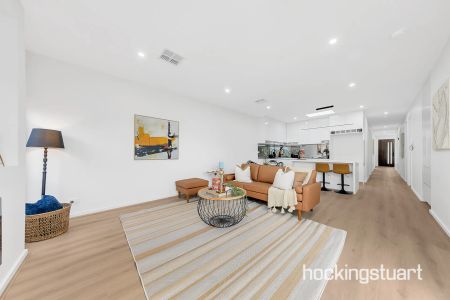 GREAT FAMILY HOME IN PRIME LOCATION - Photo 4