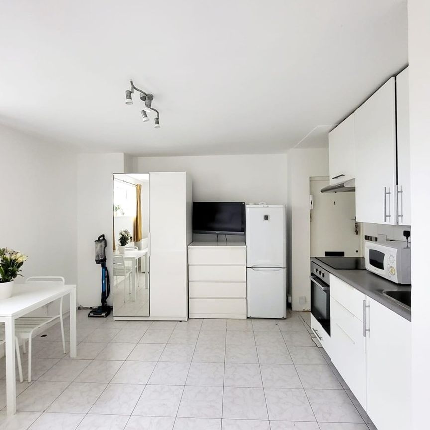 Studio Flat, Ruthin Close, LU1 - Photo 1