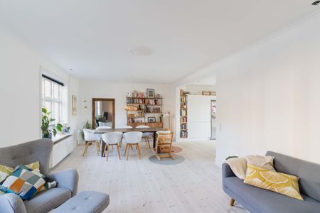 Moderne halvt dobbelthus med solrig have i hjertet af Valby - Photo 2