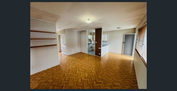 Light, Bright and Location at its best - Photo 1