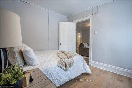 Detached Home For Lease | X8286178 - Photo 3