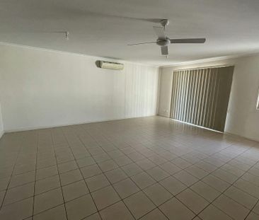 LOOK NO FURTHER - Photo 4