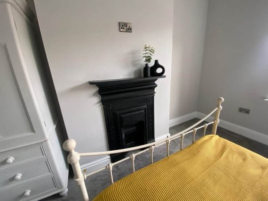 Sunnybank Avenue, Horsforth, - Photo 1